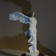 Picture of print of Winged Victory of Samothrace at The Louvre, Paris Cet objet imprimé a été téléchargé par Juan Bautista