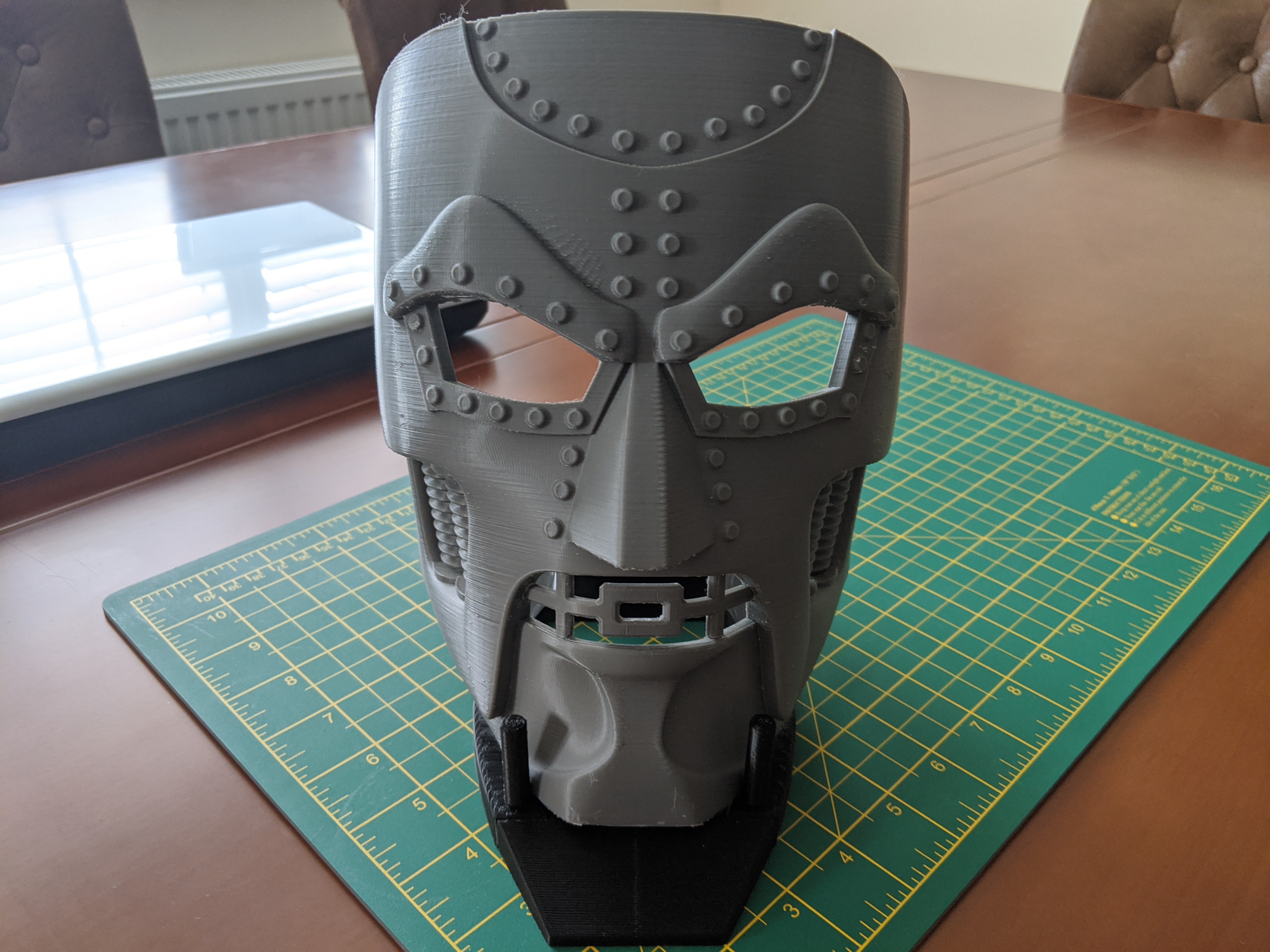 3D Printable Mask Display Stand by Fabio Bautista