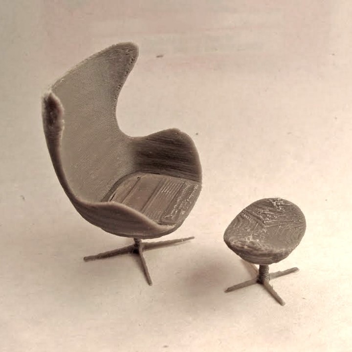 Egg chair and Ottoman by Arne Jacobsen