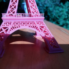 Picture of print of eiffel tower