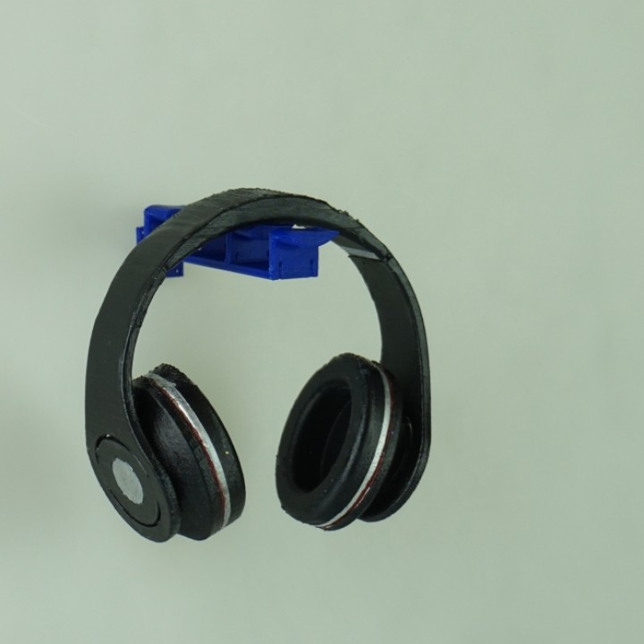 Modular aerofoil shaped headphone hanger