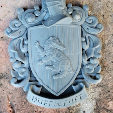 Picture of print of Hufflepuff Coat of Arms Wall/Desk Display - Harry Potter Questa stampa è stata caricata da Gon Garcia