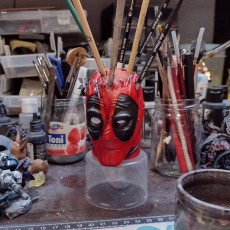 Picture of print of Deadpool head pencil holder