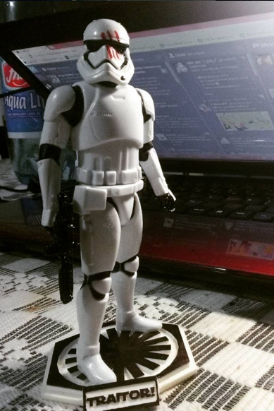 Star Wars: The Force Awakens 6" Stormtrooper Stand