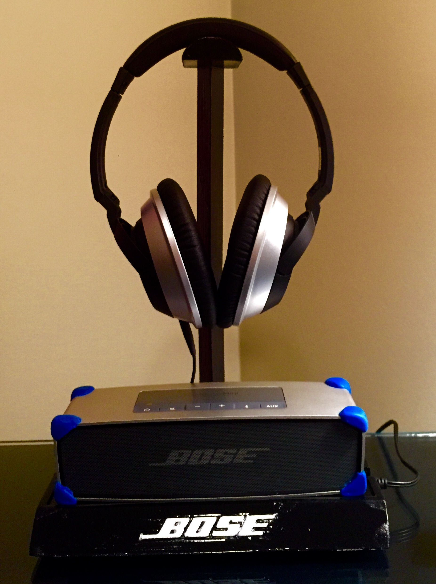 Bose SoundLink Mini Dock With Headphone Stand