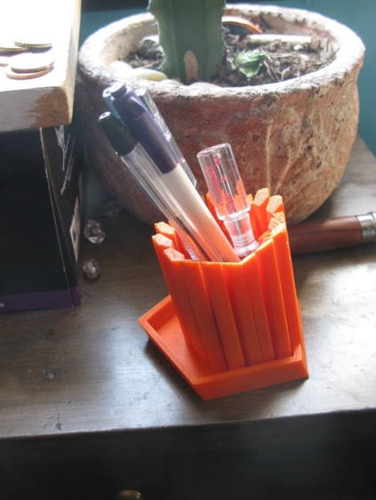 Really really ridiculously good-looking pencil holder.