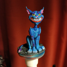 Picture of print of Cheshire cat. pen holder
