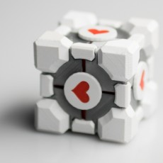 Picture of print of Portal Companion Cube (derivative, with hearts) This print has been uploaded by Geeetech