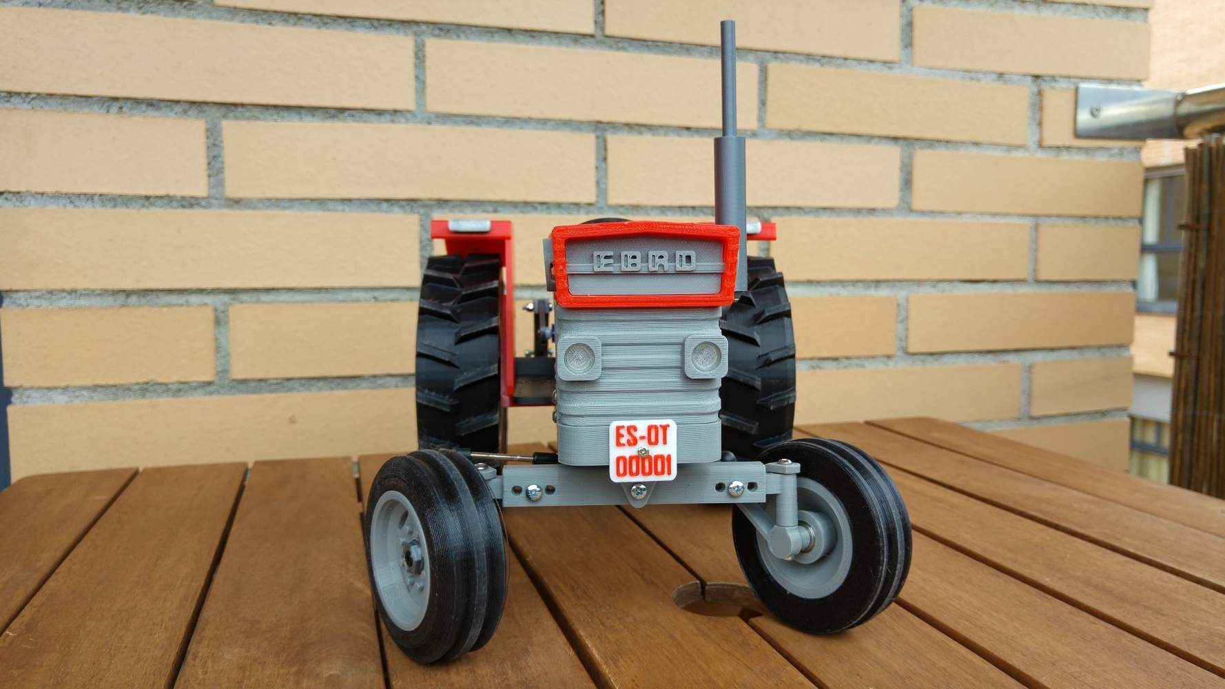 1000x1000 openrc tractor front es0001