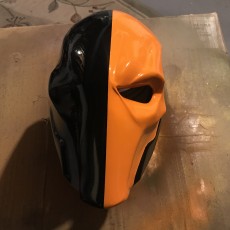 Picture of print of Deathstroke mask Arkham Origins with Back Piece