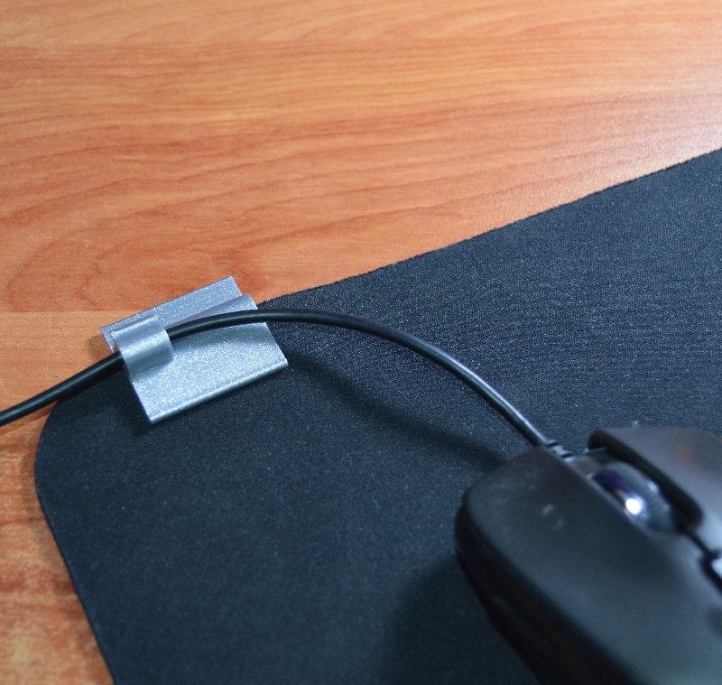 CLIP-mouse-wire-to-mousepad