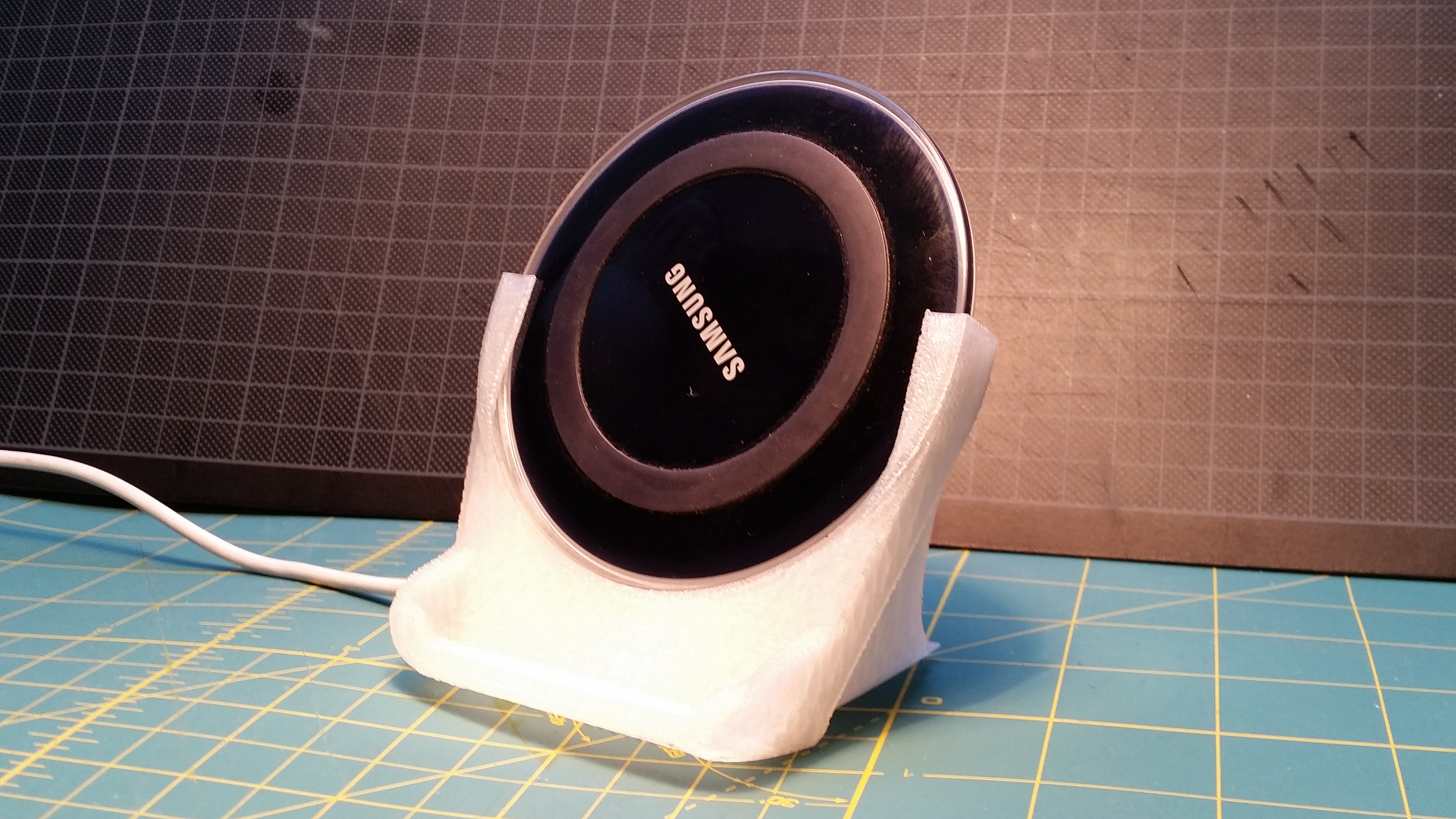 samsung QI charger stand designed for samsung S5