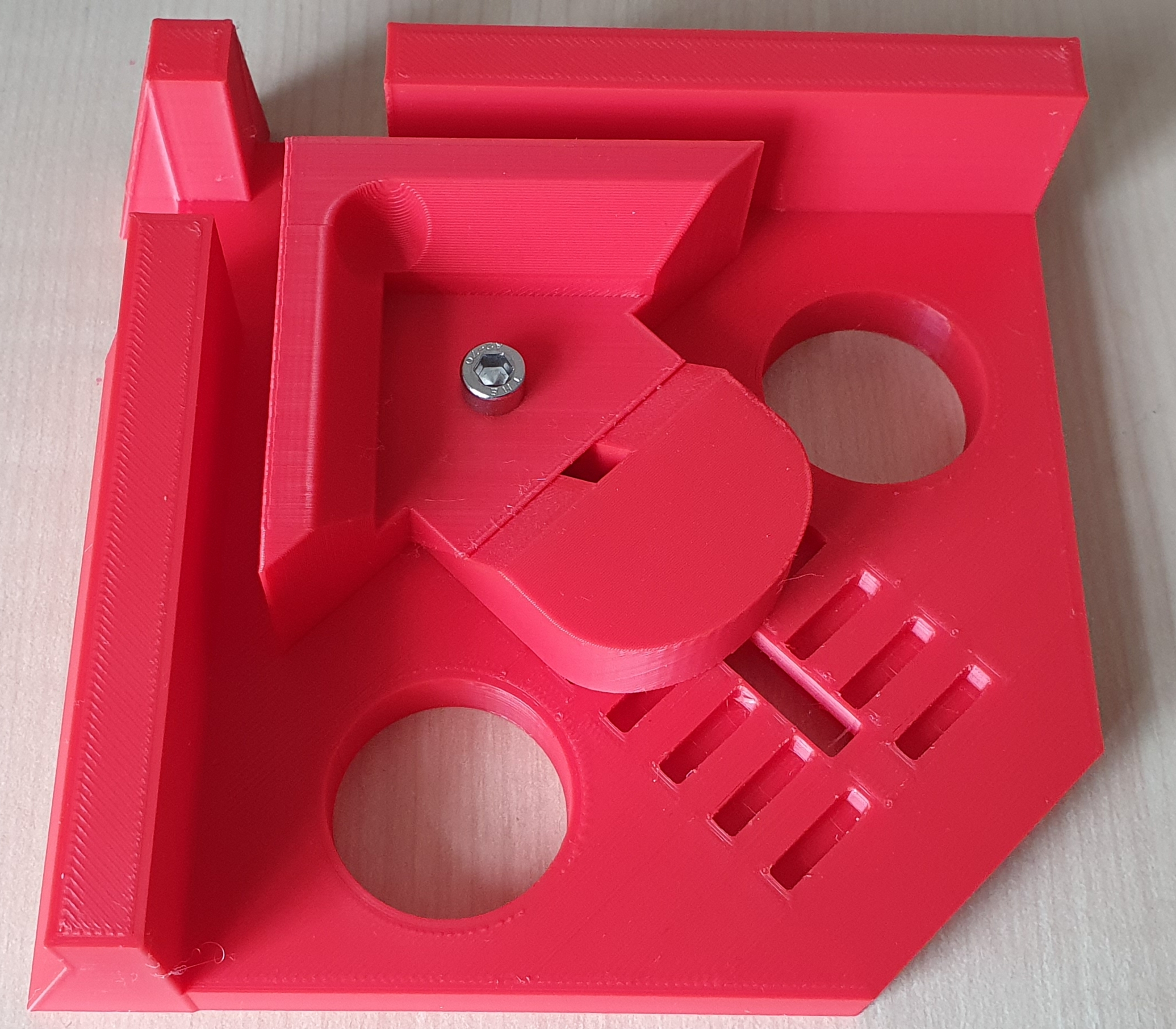 3D Printable variable corner clamp by Martin Gerken