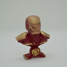 Picture of print of Iron Man bust with Arc Reactor