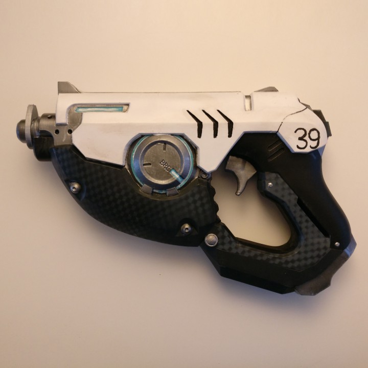Tracer's Pulse Pistols from Overwatch