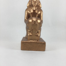 Picture of print of Kneeling figure of queen Hatshepsut