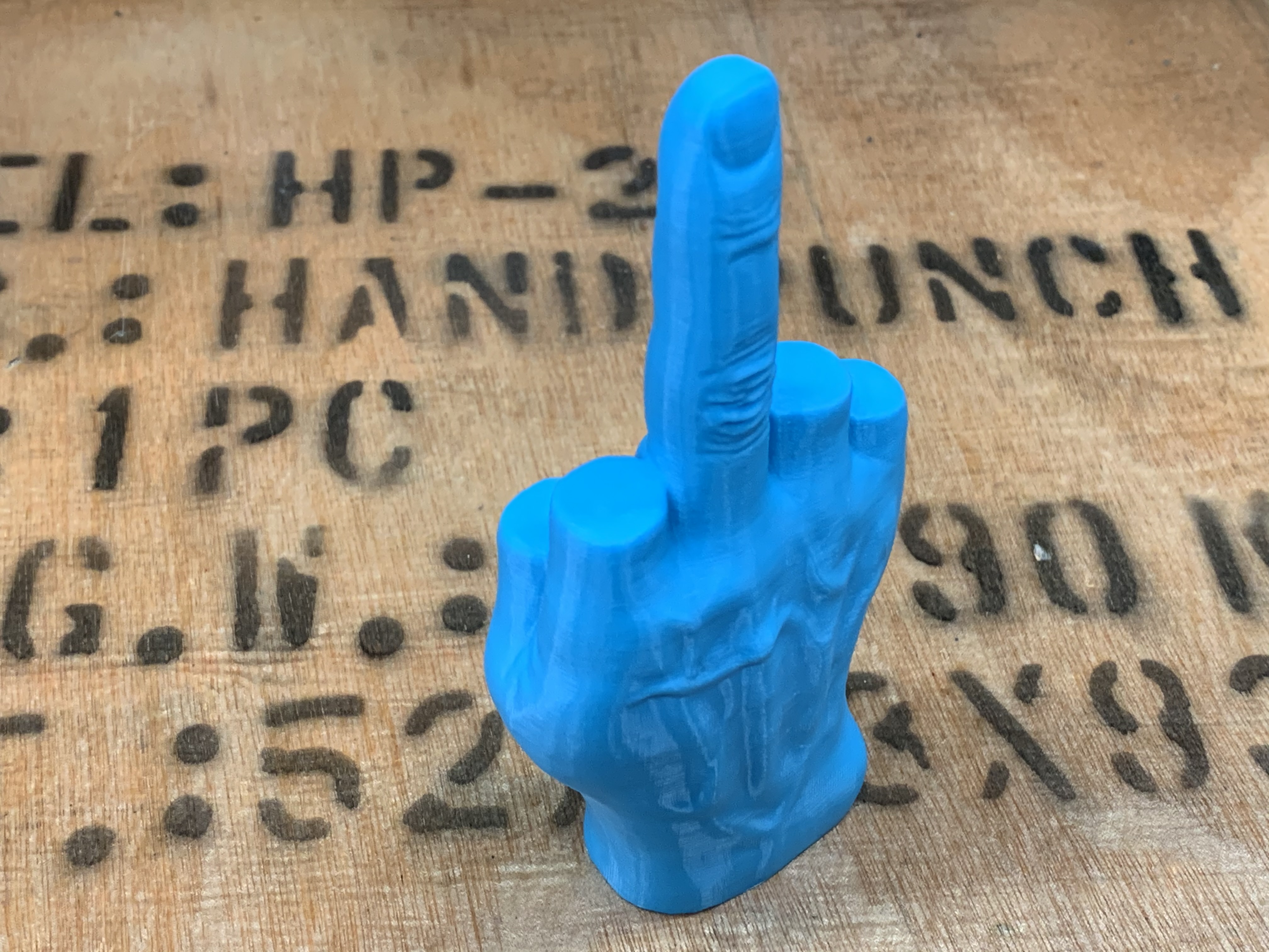 - Il dito scultura di Maurizio Cattelan L.O.V.E medio Stampa 3D PLA 