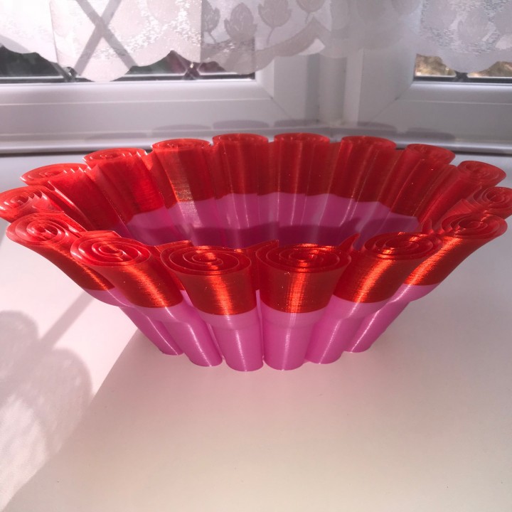 wavey bowl frilly vase