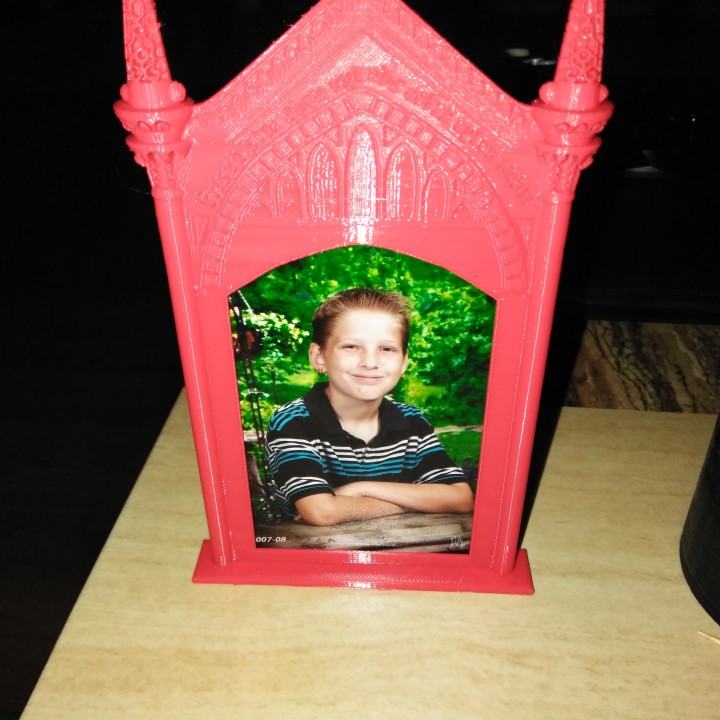 3D Printable Mirror of Erised picture frame, Harry Potter (no supports) by  SHOLM JARBOE