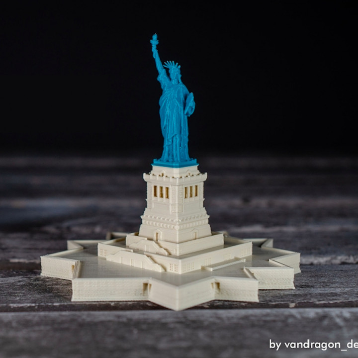 Statue Of Liberty (with Base) - 1:1000 / 1:700