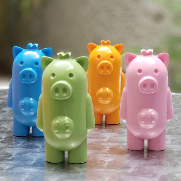 Peer Pig (toy pig with udders and crown)