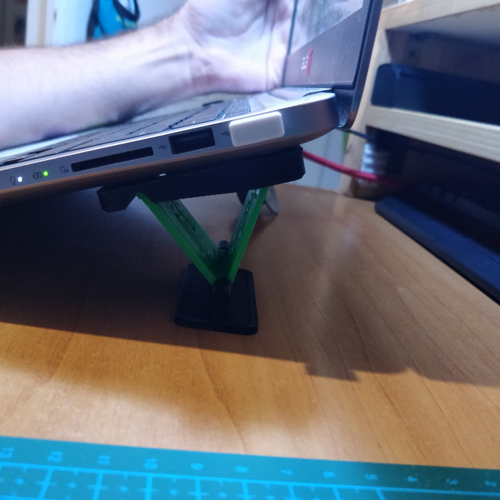 Adjustable Laptop Stand [WIP]