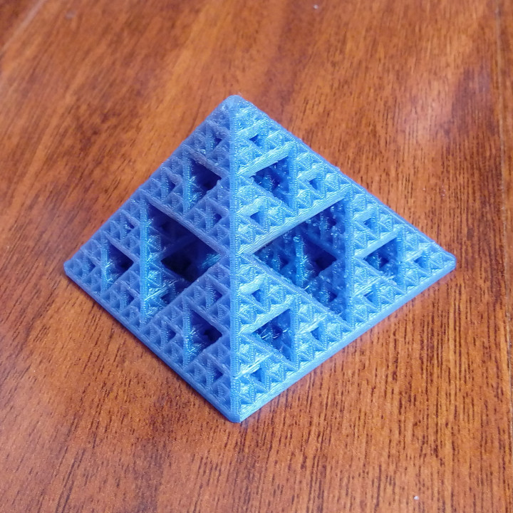 3D Printable Sierpinski pyramid by Justin Lin