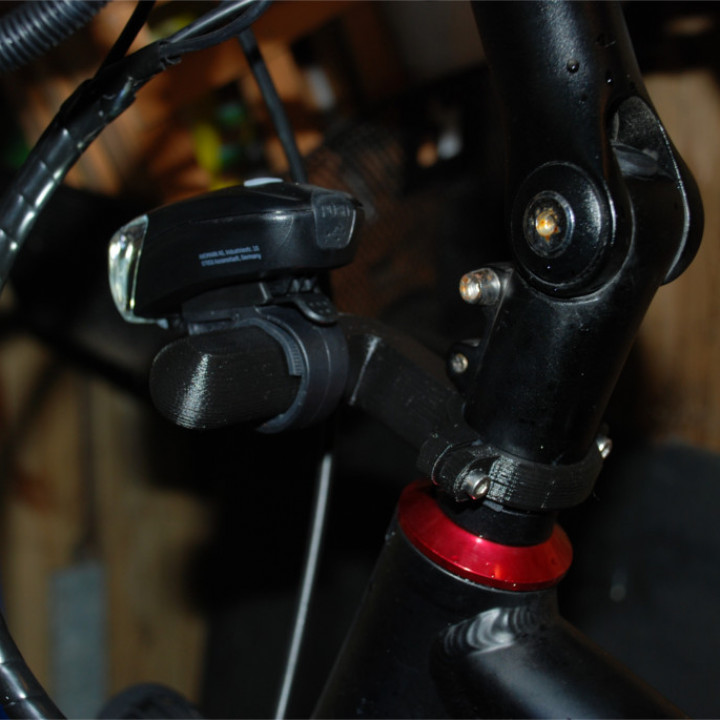 Extension of the handlebar on the bicycle