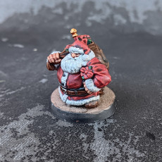 Picture of print of Dwarven Santa Miniature - pre-supported