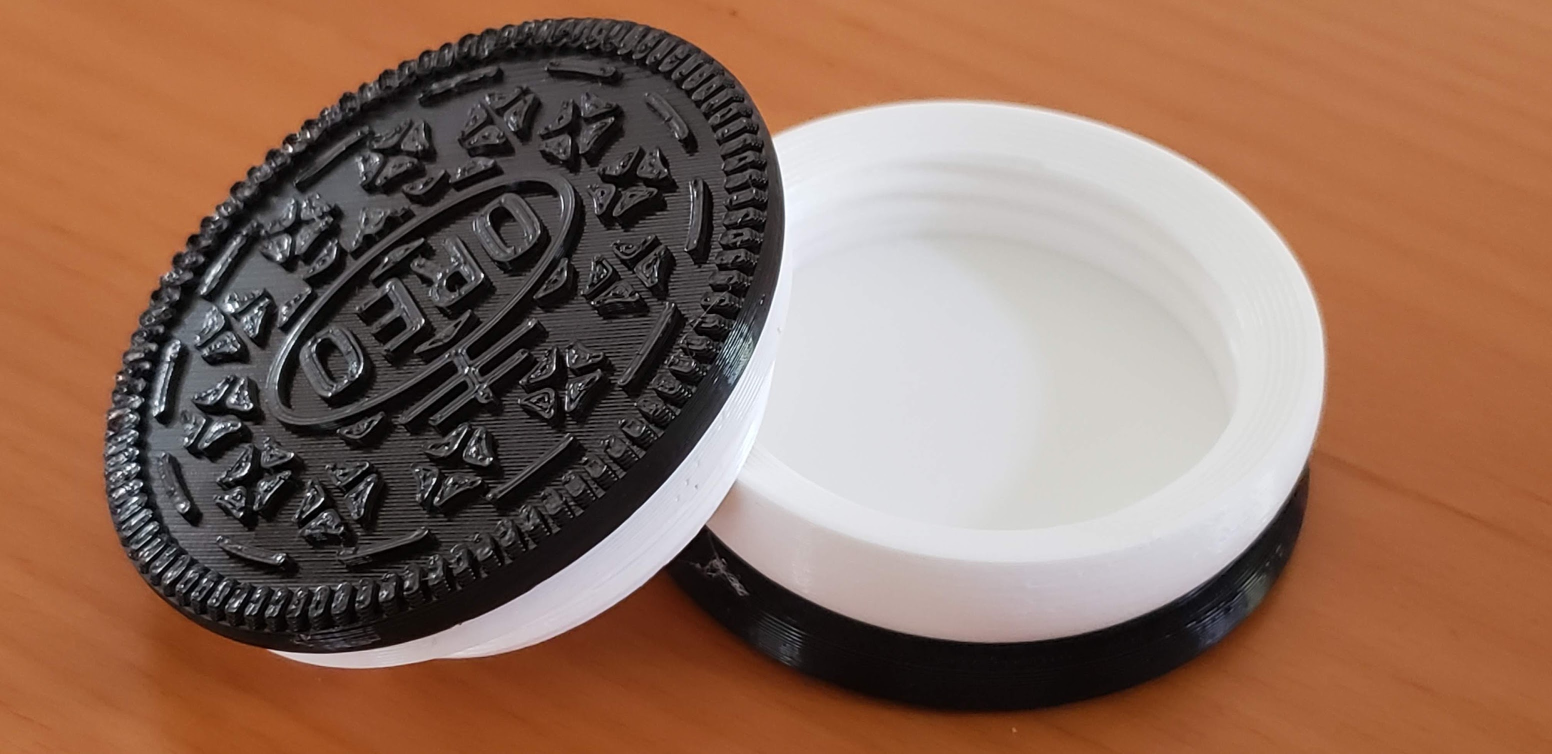3D Printable Oreo Box by Gianluca Rolle