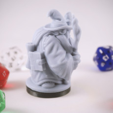 Picture of print of Dwarven Wizard/Sorcerer Miniature - pre-supported