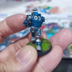 Picture of print of 03 human runner Fantasy Football 32mm