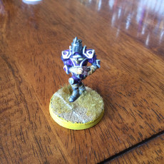 Picture of print of 03 human runner Fantasy Football 32mm