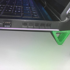 Picture of print of Alienware 17 R4 riser feet