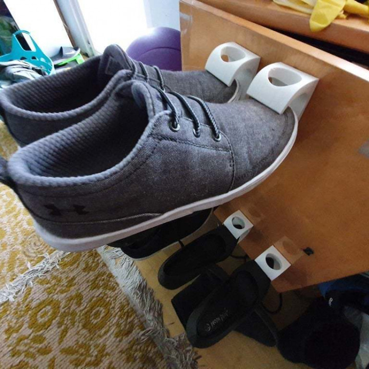 Shoe support (wall mount)