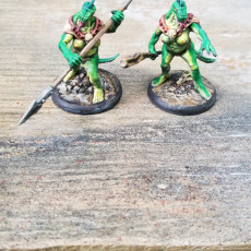 Picture of print of Lizardfolk Female Club Pointing A